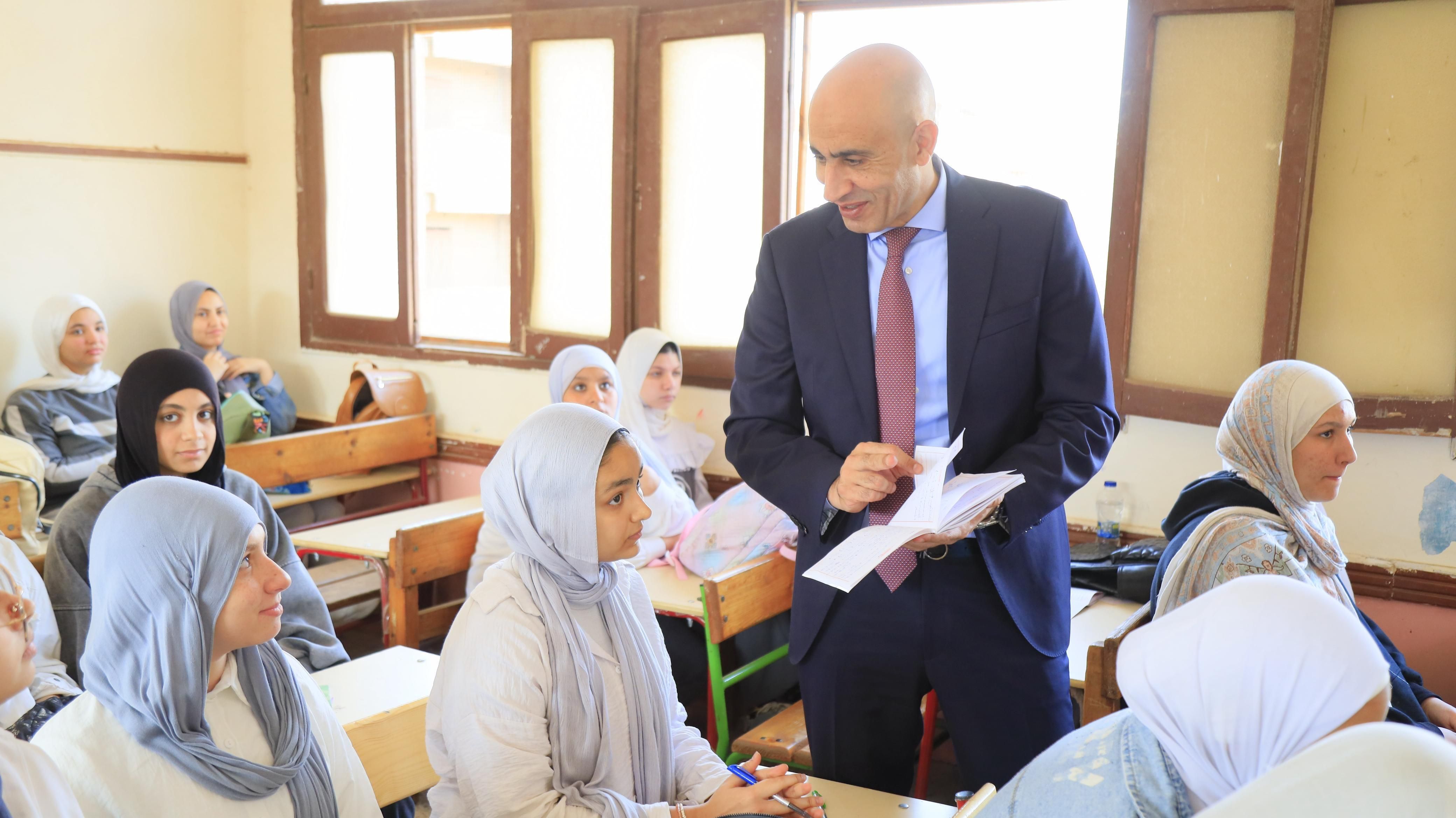 وزير التعليم خلال جولة بالمنوفية يشيد بانصباط الدراسة بمدارس إدارة الباجور