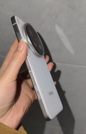 تكنولوجيا: تسريب فيديو عملي يكشف عن كاميرا Zeiss ضخمة بقياس 35 ملم في Vivo X200 Ultra