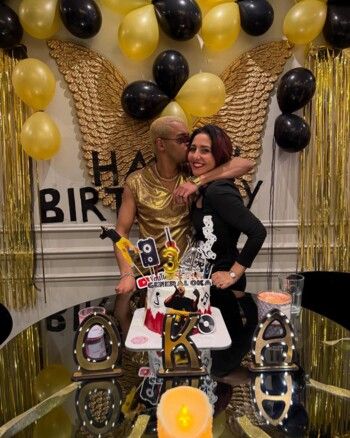 أوكا يحتفل بعيد ميلاده مع زوجته مي كساب وهذا ما قاله