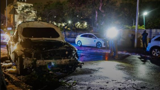 ذعر ودمار في الطرق والسيارات.. إصابة إسرائيليين بعد قصف عسقلان المحتلة