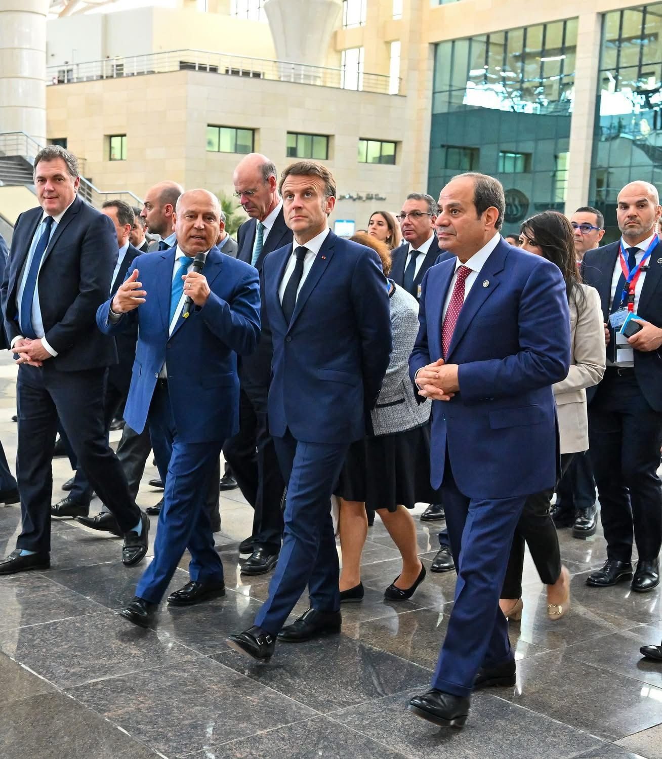 تفاصيل جولة الرئيس السيسى ونظيره الفرنسى بمحطة عدلى منصور التبادلية