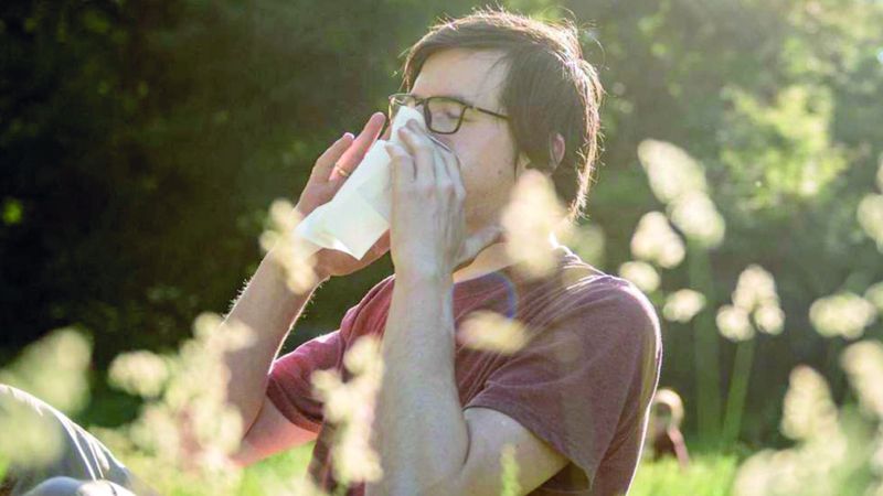 الامارات | «وصفة الدش» تخفف متاعب الأنف التحسسي