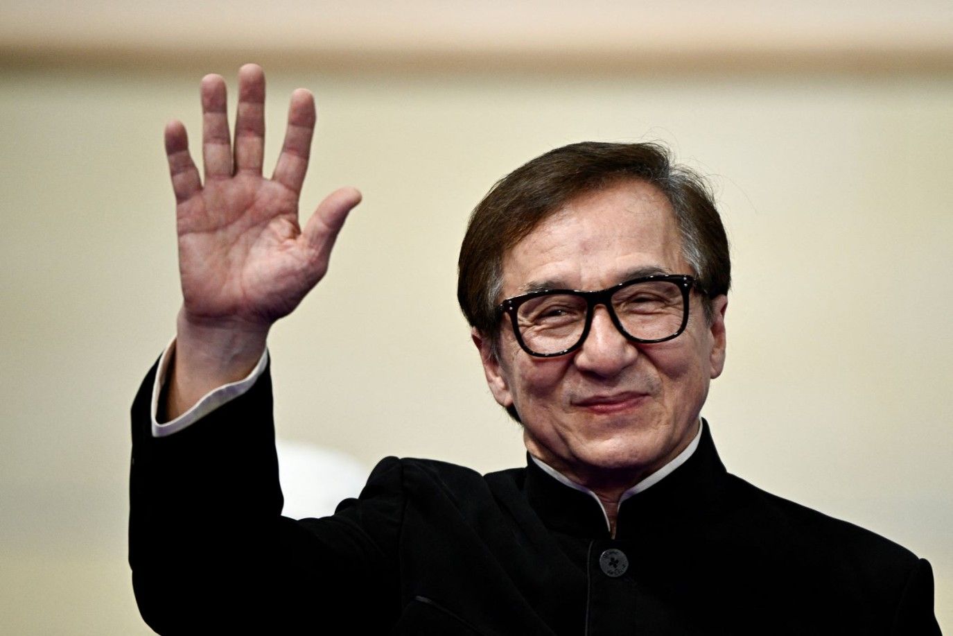 حقائق مدهشة ومثيرة عن نجم الأكشن جاكي شان.. تعرفوا إليها