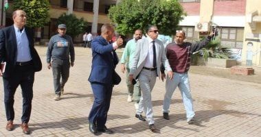 استبعاد مديرة مدرسة وإحالة معلم للشؤون القانونية خلال جولة لمدير تعليم الجيزة