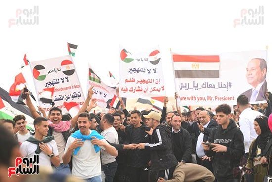 آلاف المصريين يعلنون من العريش رفض تهجير الفلسطينيين.. صور