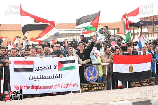آلاف المصريين يعلنون من العريش رفض تهجير الفلسطينيين.. صور