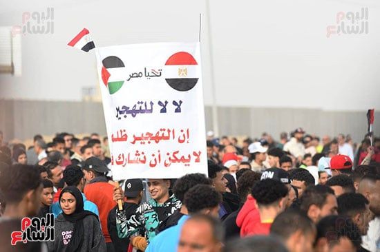 آلاف المصريين يعلنون من العريش رفض تهجير الفلسطينيين.. صور