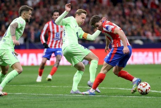 دوري أبطال أوروبا: عودة دي يونغ للتألق تمنح أحلام برشلونة آفاقا جديدة