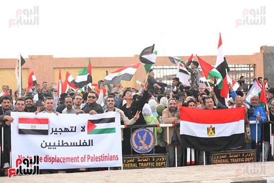 آلاف المصريين يعلنون من العريش رفض تهجير الفلسطينيين.. صور
