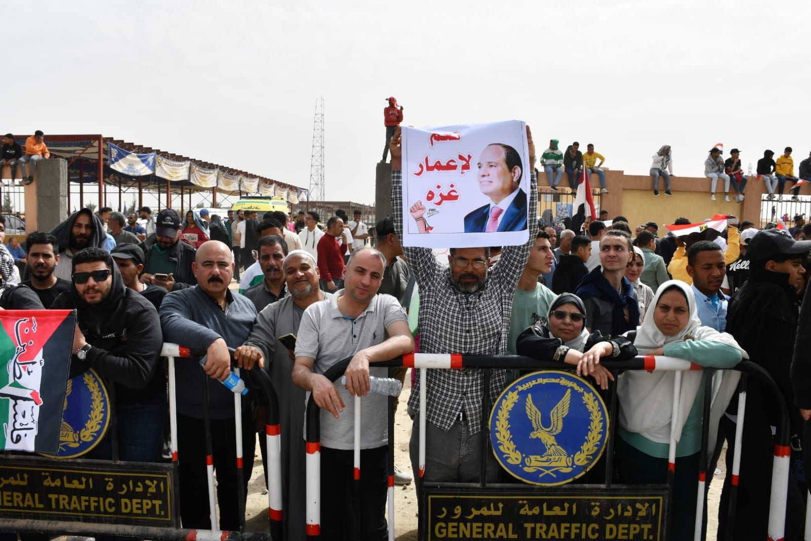 آلاف المصريين يعلنون من العريش رفض تهجير الفلسطينيين.. صور