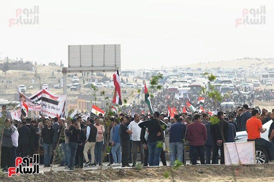 آلاف المصريين يعلنون من العريش رفض تهجير الفلسطينيين.. صور