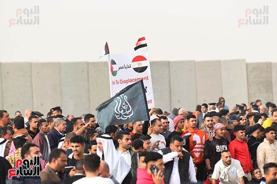 آلاف المصريين يعلنون من العريش رفض تهجير الفلسطينيين.. صور