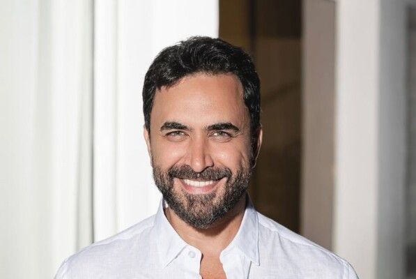 نادر الأتات يُشوّق الجمهور لأغنية "الغمّازة"-بالفيديو