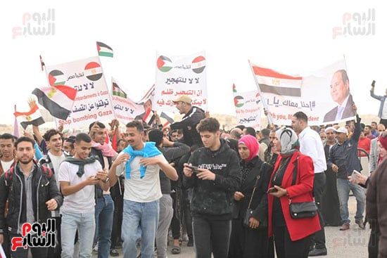 آلاف المصريين يعلنون من العريش رفض تهجير الفلسطينيين.. صور