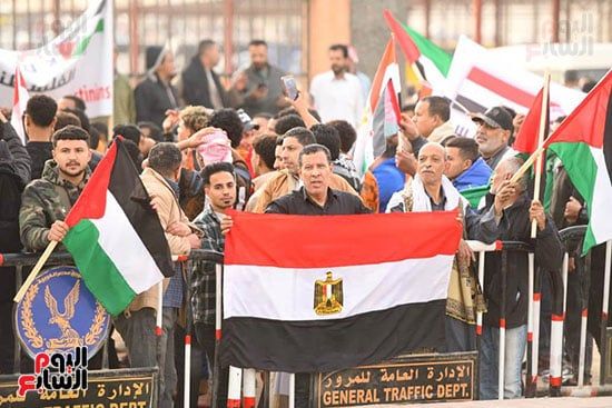 آلاف المصريين يعلنون من العريش رفض تهجير الفلسطينيين.. صور