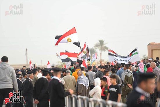آلاف المصريين يعلنون من العريش رفض تهجير الفلسطينيين.. صور