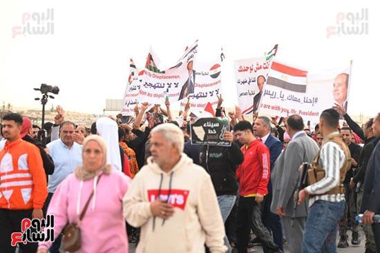 آلاف المصريين يعلنون من العريش رفض تهجير الفلسطينيين.. صور