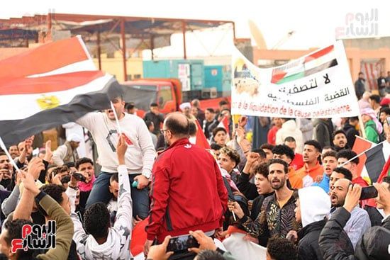 آلاف المصريين يعلنون من العريش رفض تهجير الفلسطينيين.. صور