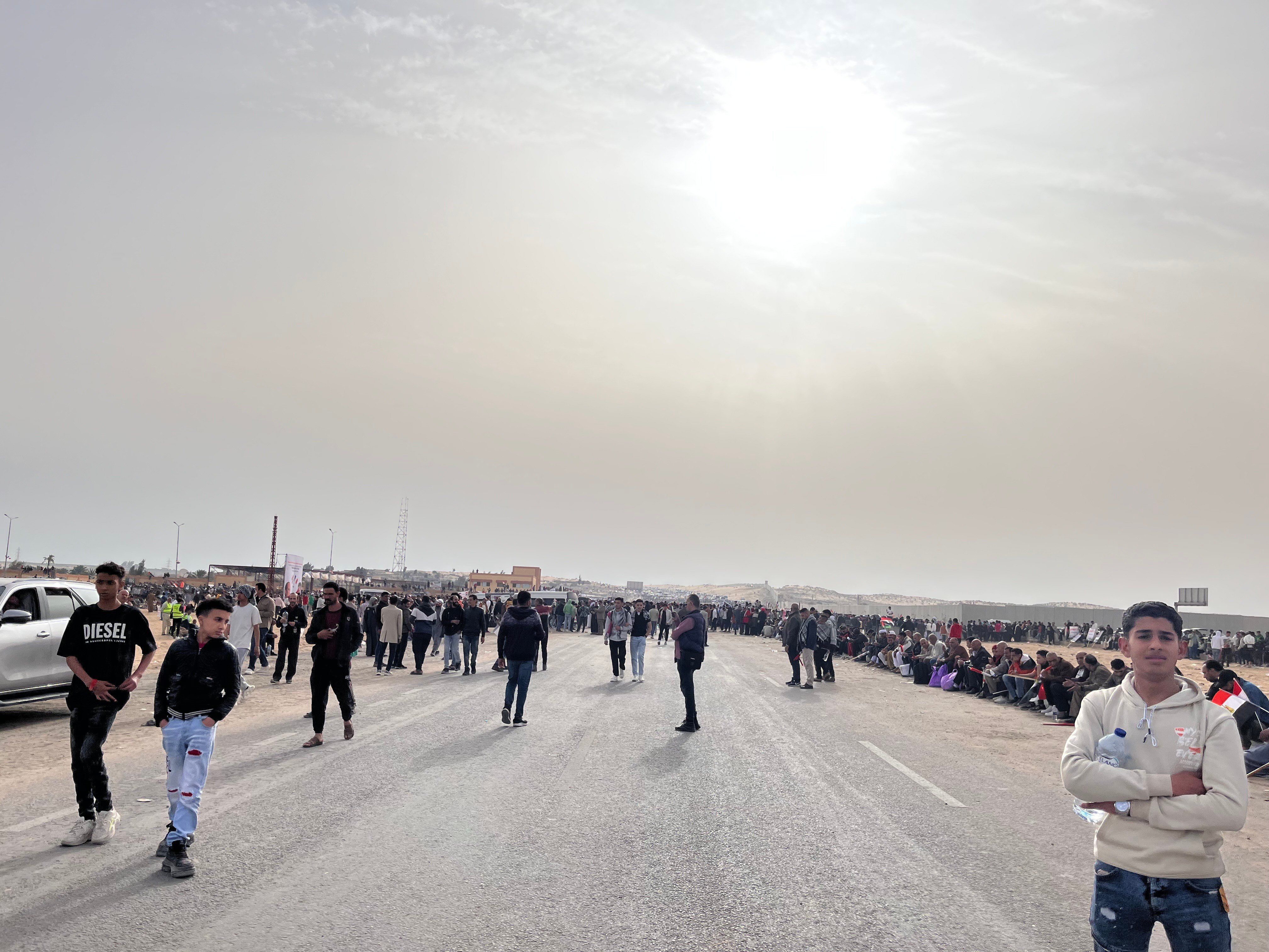 آلاف المصريين من العريش يعلنون رفضهم تهجير الفلسطينيين.. فيديو وصور