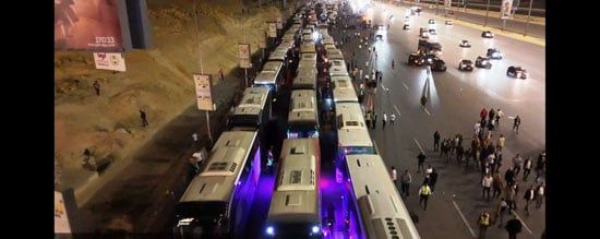 آلاف المواطنين بمحافظة القاهرة يحتشدون بطريق السويس رفضًا لتهجير الفلسطينيين