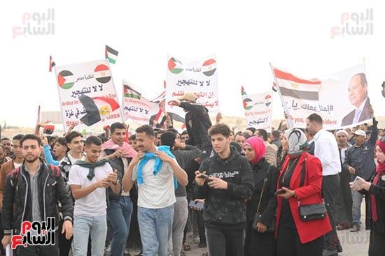 آلاف المصريين يعلنون من العريش رفض تهجير الفلسطينيين.. صور