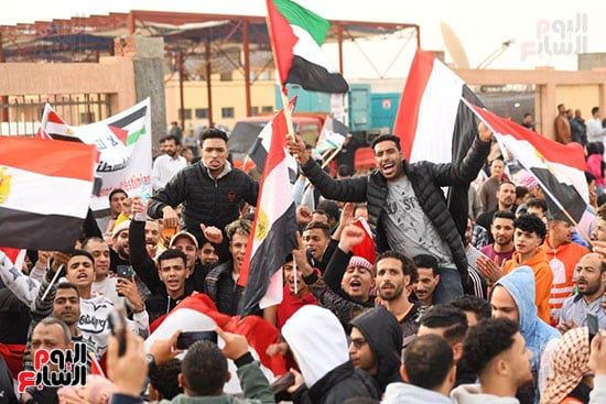 آلاف المصريين يعلنون من العريش رفض تهجير الفلسطينيين.. صور