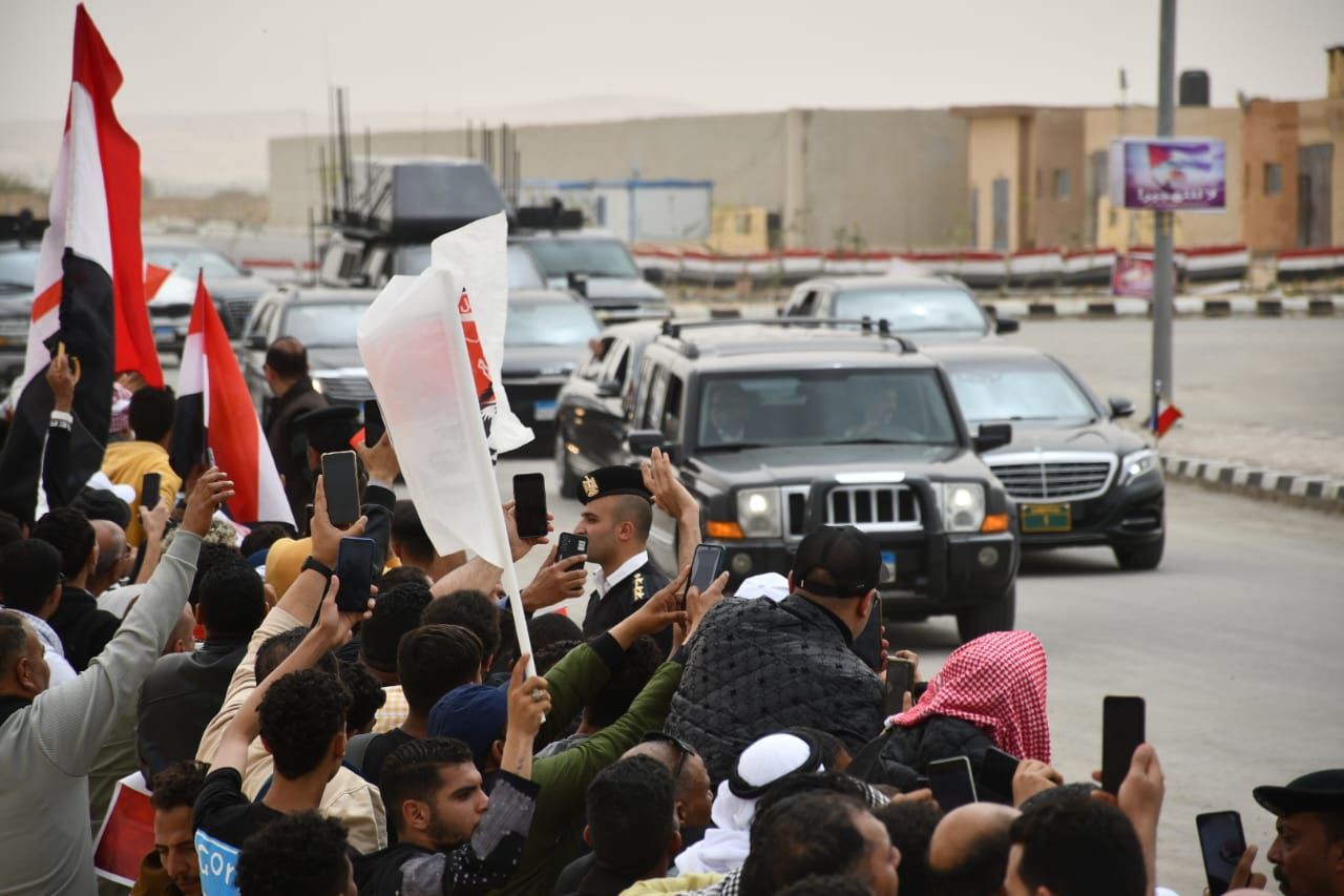 فى رسالة دعم لغزة.. الرئيس السيسى ونظيره الفرنسى يصلان مستشفى العريش لمتابعة الجهود الإنسانية.. صور