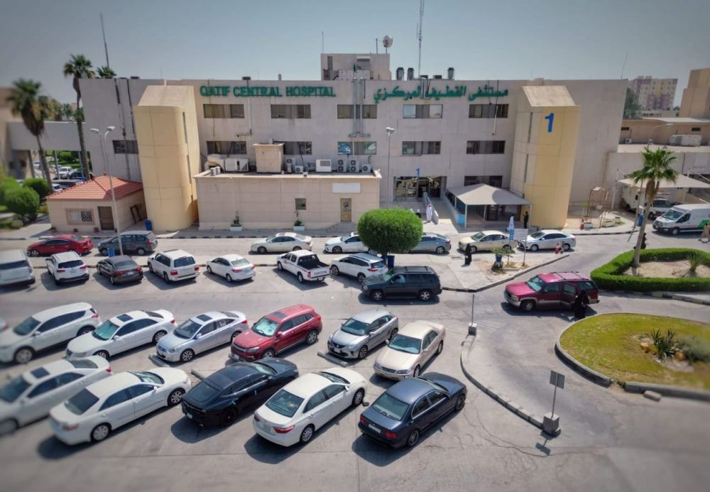 نجاح أولى عمليات جراحات أورام قاع الجمجمة بالمنظار بالقطيف المركزي