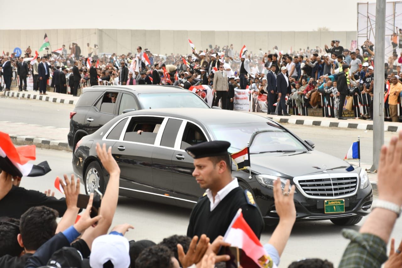 فى رسالة دعم لغزة.. الرئيس السيسى ونظيره الفرنسى يصلان مستشفى العريش لمتابعة الجهود الإنسانية.. صور