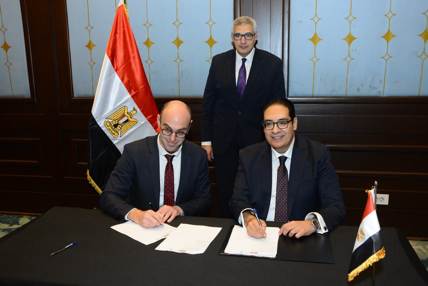 رئيس جامعة القاهرة يوقع 6 مذكرات تفاهم مع جامعات ومعاهد فرنسية .. صور