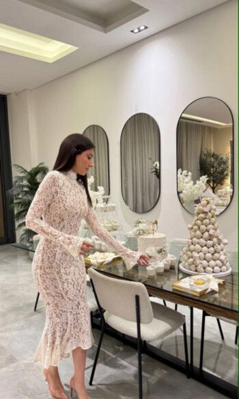 سعر فستان عقد قران نارين بيوتي يلفت الأنظار