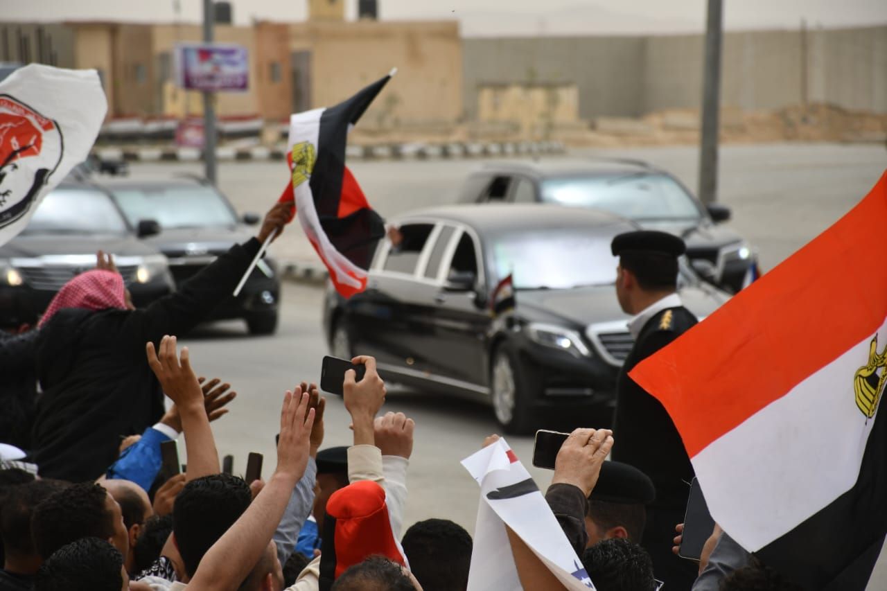 فى رسالة دعم لغزة.. الرئيس السيسى ونظيره الفرنسى يصلان مستشفى العريش لمتابعة الجهود الإنسانية.. صور