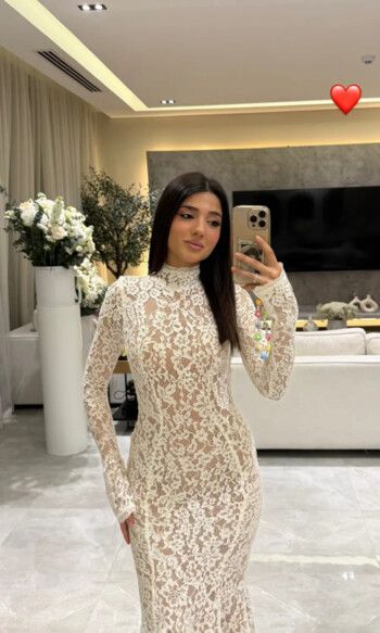 سعر فستان عقد قران نارين بيوتي يلفت الأنظار