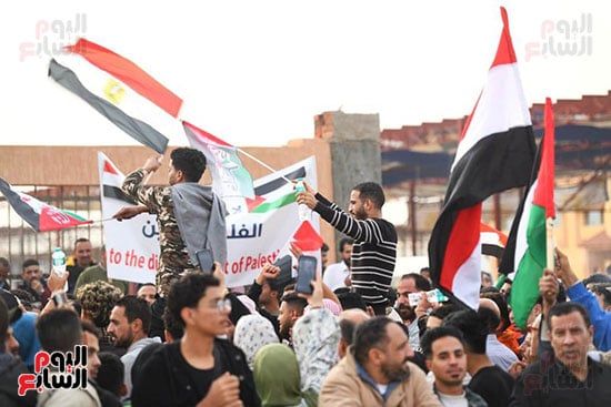 آلاف المصريين يعلنون من العريش رفض تهجير الفلسطينيين.. صور