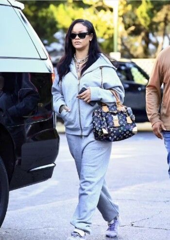 ريهانا تثير التكهنات بشأن حملها