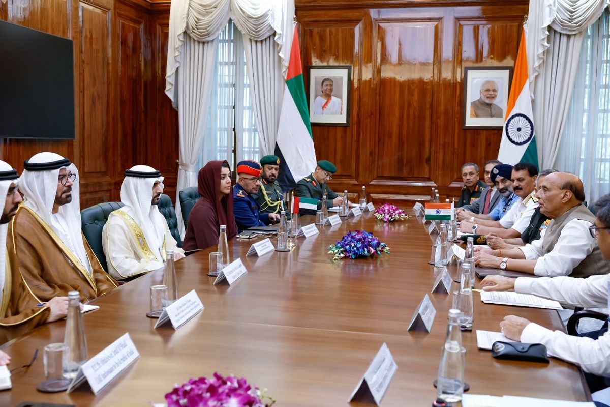 الامارات | حمدان بن محمد يبحث مع وزير الدفاع الهندي تعزيز التعاون وتبادل الخبرات في المجالات الدفاعية