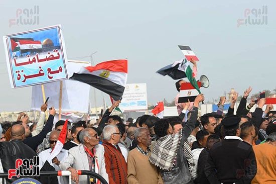 آلاف المصريين يعلنون من العريش رفض تهجير الفلسطينيين.. صور