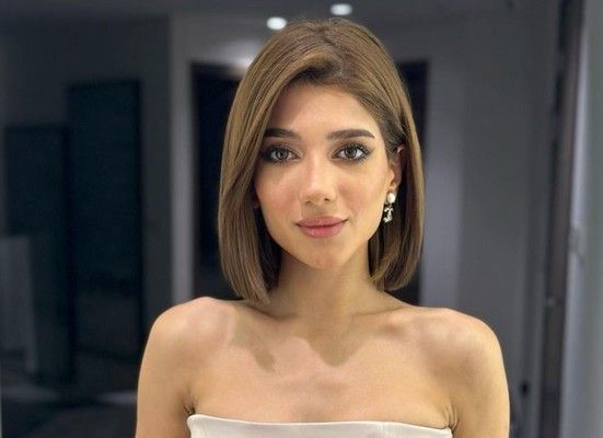 سعر فستان عقد قران نارين بيوتي يلفت الأنظار