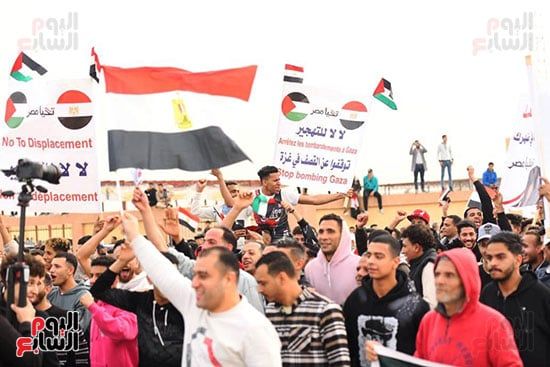 آلاف المصريين يعلنون من العريش رفض تهجير الفلسطينيين.. صور