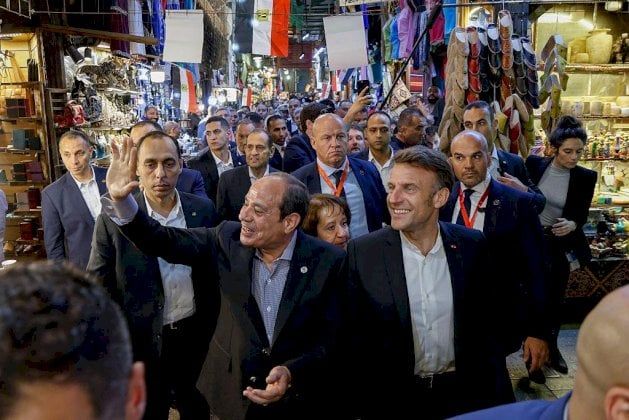جولة السيسي وماكرون في سوق خان الخليلي الأثرية حديث الناس
