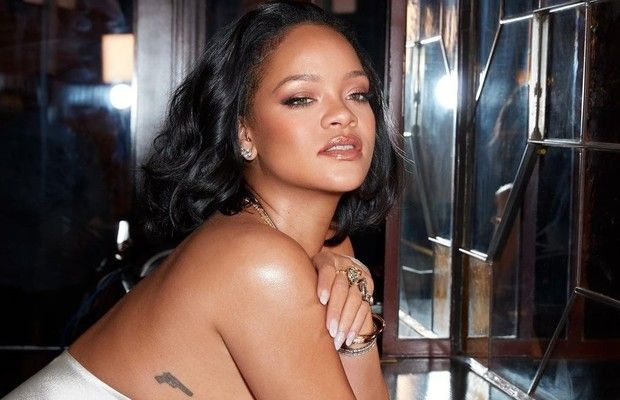 ريهانا تثير التكهنات بشأن حملها