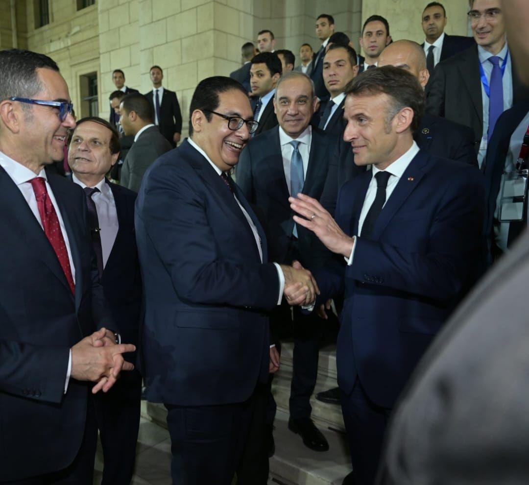 زيارة تاريخية للرئيس الفرنسي إيمانويل ماكرون لجامعة القاهرة.. صور