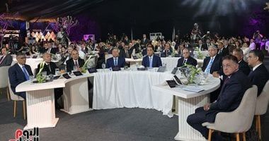 رئيس الوزراء يطمئن المصريين: نحرص على المتابعة لتأمين مخزون الأدوية.. صور