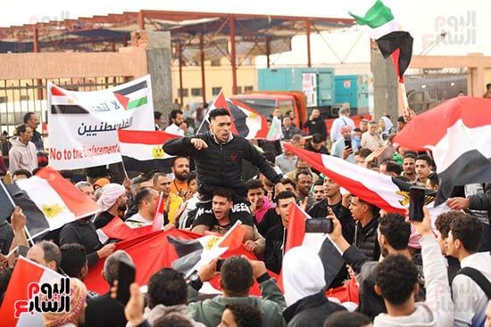 آلاف المصريين يعلنون من العريش رفض تهجير الفلسطينيين.. صور
