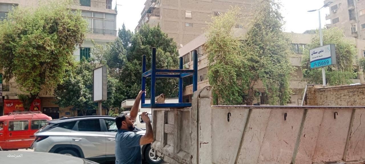 رفع إشغالات للباعة الجائلين والمنشآت التجارية خلال حملات فى الدقى