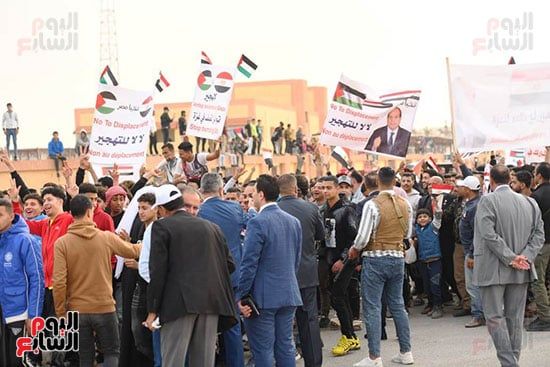 آلاف المصريين يعلنون من العريش رفض تهجير الفلسطينيين.. صور