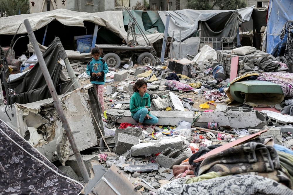 الامارات | شهداء بالعشرات وتكثيف للغارات على غزة وهدم المنازل في الضفة