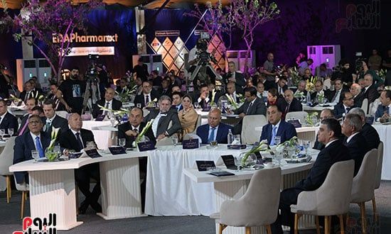 رئيس الوزراء يطمئن المصريين: نحرص على المتابعة لتأمين مخزون الأدوية.. صور