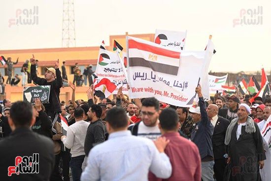 آلاف المصريين يعلنون من العريش رفض تهجير الفلسطينيين.. صور