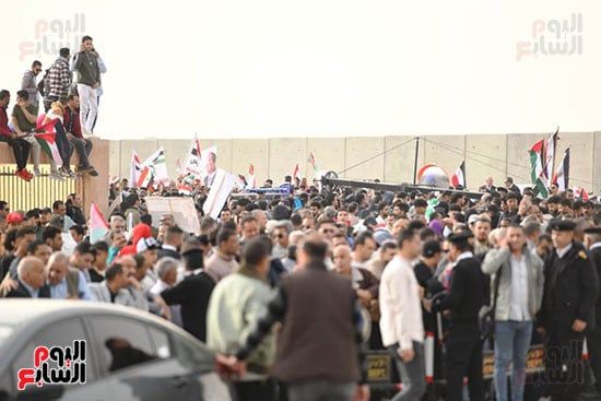 آلاف المصريين يعلنون من العريش رفض تهجير الفلسطينيين.. صور